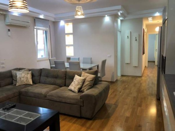 Tirane, jepet me qera apartament 2+1+BLK Kati 5, 110 m² 700 Euro (Liqeni i Thate)