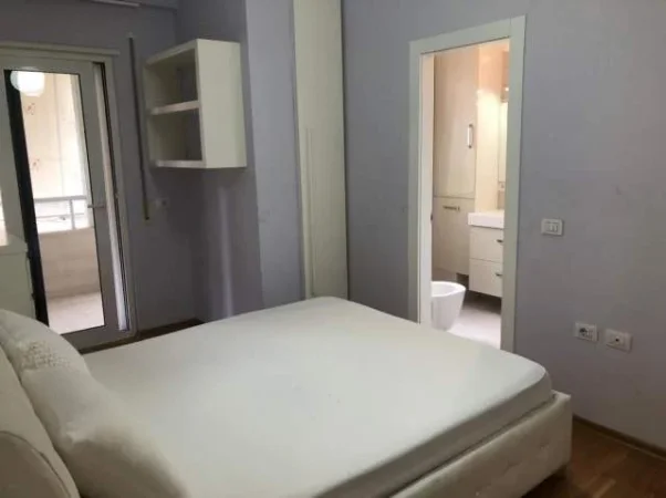 Tirane, jepet me qera apartament 2+1+BLK Kati 5, 110 m² 700 Euro (Liqeni i Thate)