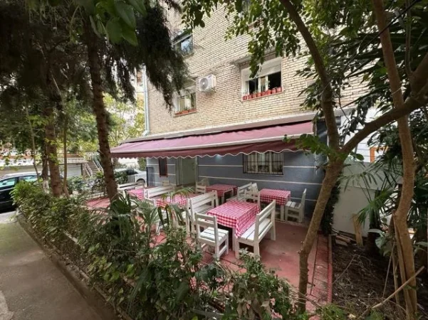 Tirane, shitet bar-kafe Kati 0, 95 m² 125.000 Euro (vasil shanto)