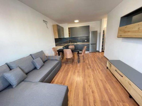 Tirane, jepet me qera apartament 1+1 Kati 4, 68 m² 450 Euro (UNAZA E RE)