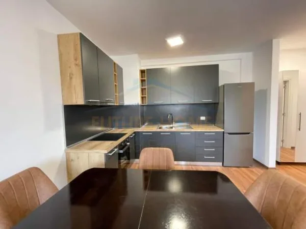 Tirane, jepet me qera apartament 1+1 Kati 4, 68 m² 450 Euro (UNAZA E RE)