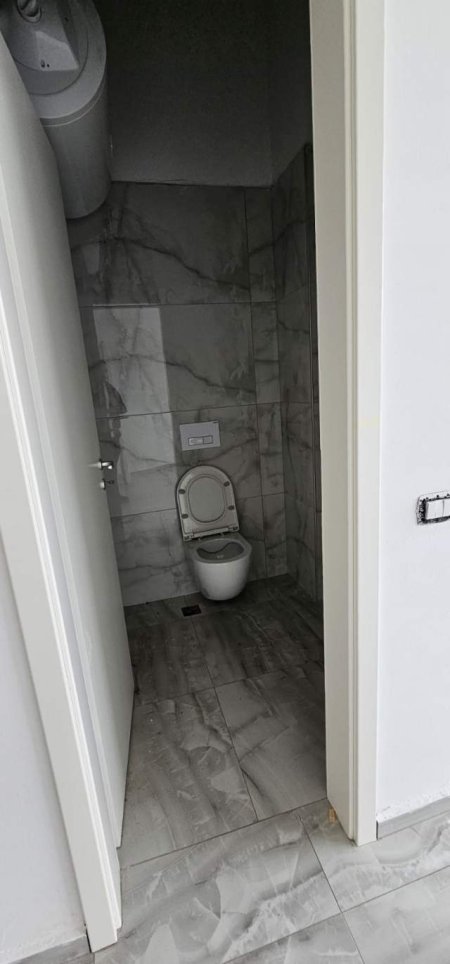 Tirane, jepet me qera ambjent biznesi Kati 0, 75 m² 700 Euro (Filip Jano)