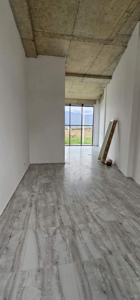 Tirane, jepet me qera ambjent biznesi Kati 0, 75 m² 700 Euro (Filip Jano)