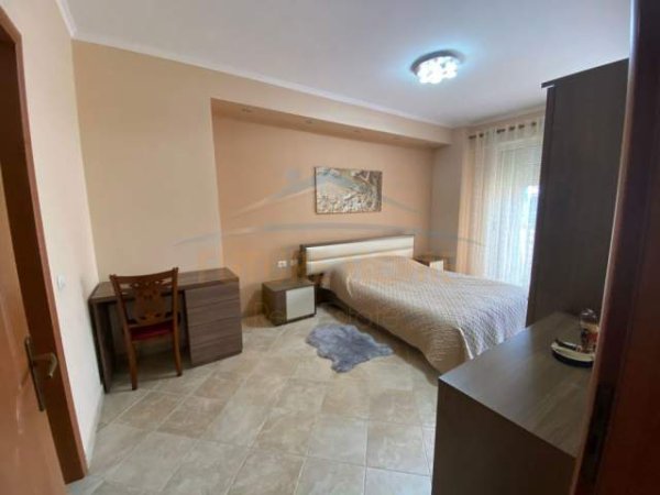 Tirane, jepet me qera apartament 2+1 Kati 10, 88 m² 600 Euro (Selvia)