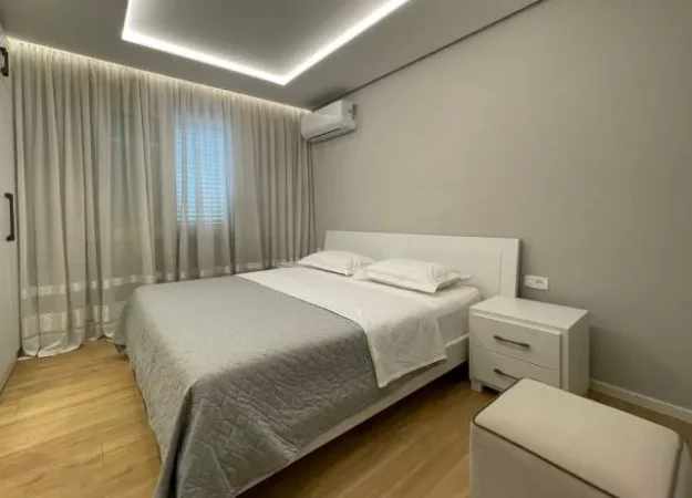 Tirane, jap me qera apartament 1+1+BLK Kati 3, 60 m² 700 Euro (rruga bajram curri)