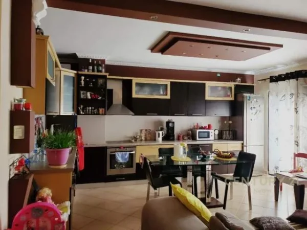 Tirane, jepet me qera apartament Kati 4, 96 m² 700 Euro
