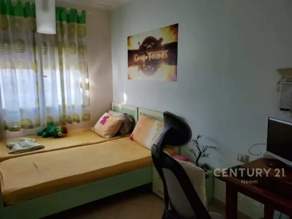 Tirane, jepet me qera apartament Kati 4, 96 m² 700 Euro