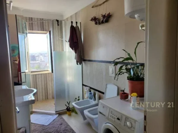Tirane, jepet me qera apartament Kati 4, 96 m² 700 Euro