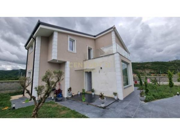 Tirane, jepet me qera Vile 4+1+BLK Kati 2, 780 m² 2.000 Euro (Vaqarr, Tirana)