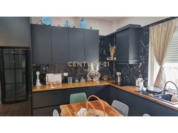 Tirane, jepet me qera Vile 4+1+BLK Kati 2, 780 m² 2.000 Euro (Vaqarr, Tirana)