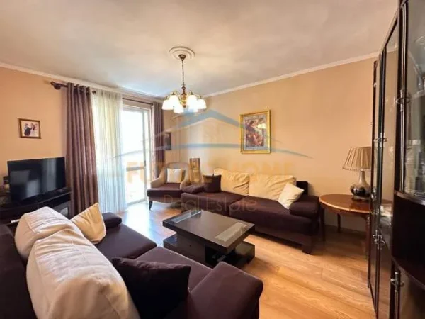 Tirane, jepet me qera apartament 1+1 Kati 4, 60 m² 400 Euro (rruga durresit)