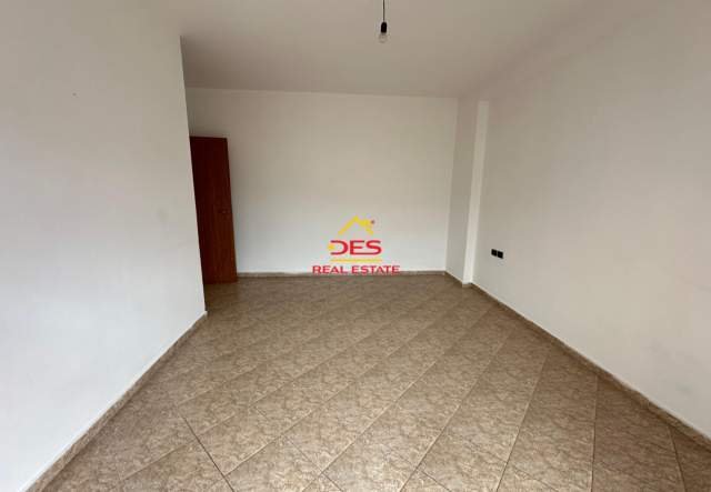 shitet apartament 2+1+BLK Kati 4, 100 m² 60.000 Euro (Rruga Ali Demi)