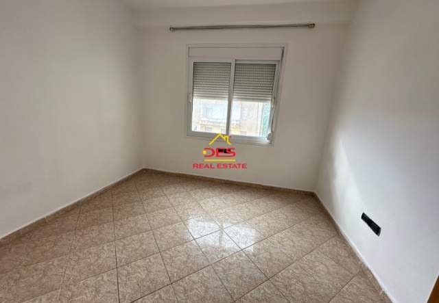 shitet apartament 2+1+BLK Kati 4, 100 m² 60.000 Euro (Rruga Ali Demi)