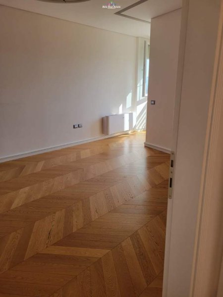 Tirane, jepet me qera zyre Kati 12, 120 m² 800 Euro (Stacioni i Trenit)