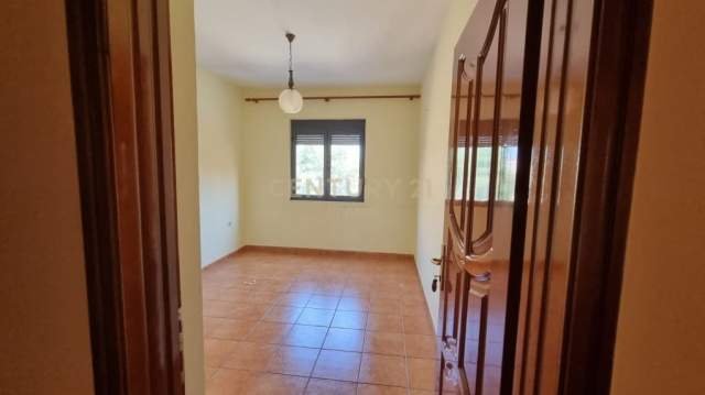 Tirane, jepet me qera apartament 4+1+BLK Kati 3, 136 m² 500 Euro (Rruga Aleksandër Moisiu)