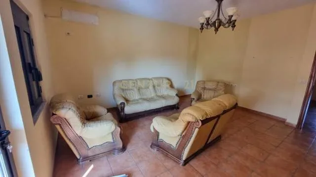 Tirane, jepet me qera apartament 4+1+BLK Kati 3, 136 m² 500 Euro (Rruga Aleksandër Moisiu)