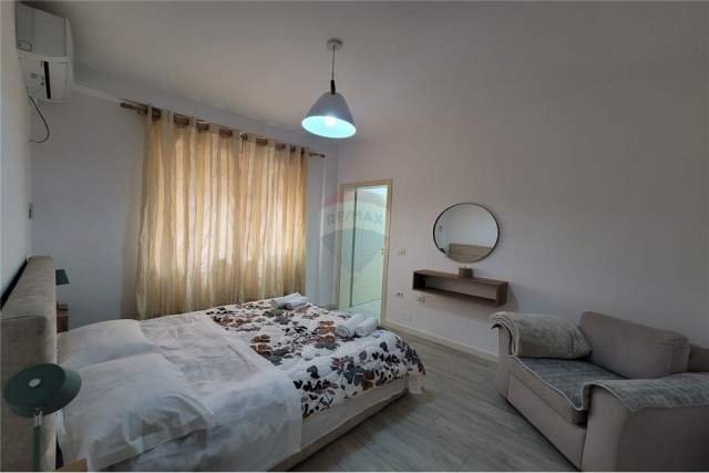 Tirane, jepet me qera apartament 3+1 Kati 7, 120 m² 850 Euro (Qender,Prane 15 Kateshit)