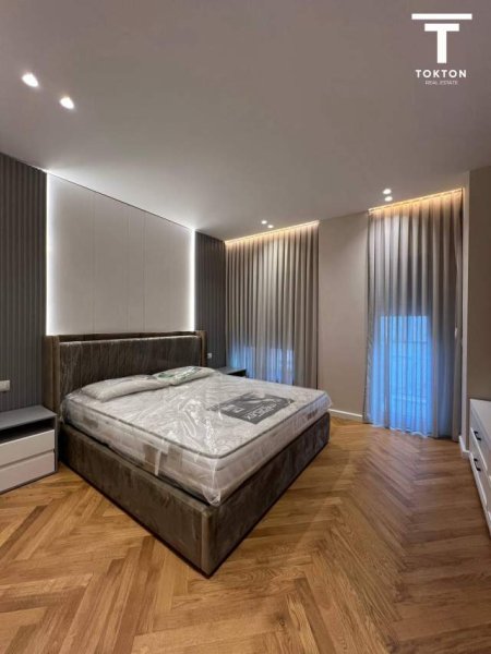 Tirane, jepet me qera apartament 3+1+BLK Kati 3, 128 m² 2.500 Euro