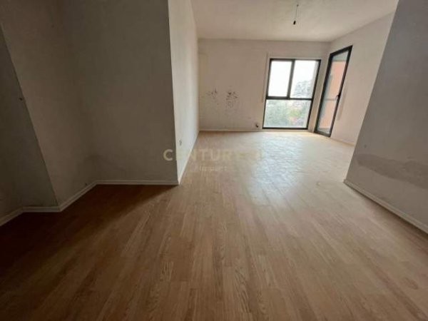 Tirane, jepet me qera apartament 1+1 Kati 3, 67 m² 500 Euro (Rruga Kongresi i Manastirit Tirana, Albania)