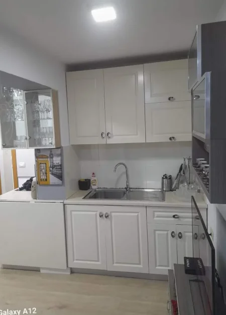 Tirane, jepet me qera shtepi 2+1 Kati 1, 100 m² 550 Euro (Rruga Vllazën Huta 3, Tiranë)