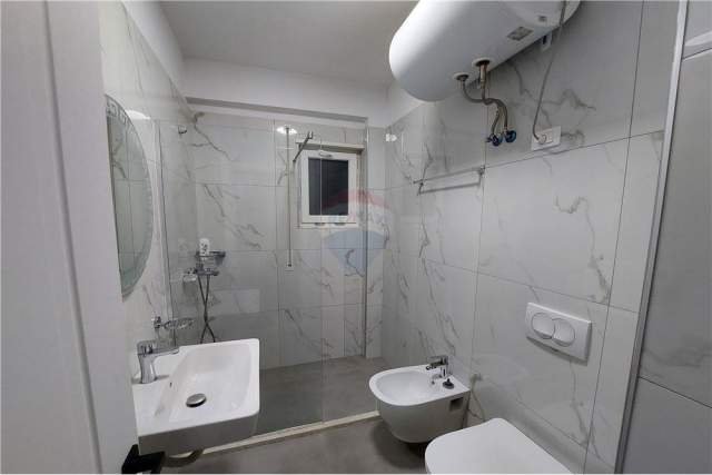 Tirane, shitet apartament 2+1+BLK 92 m² 1.400.000 Euro