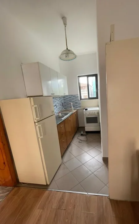 Tirane, jepet me qera apartament 1+1 Kati 6, 80 m² 30.000 Leke (Pran Bar Artistit, Astir)