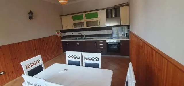 Tirane, jepet me qera Vile 3+1+BLK Kati 1, 130 m² 500 Euro (Rruga e Elbasanit, Tirana)