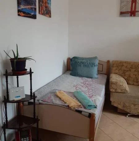 Tirane, jepet me qera apartament 1+1 Kati 3, 61 m² 450 Euro (Rruga Kongresi i Manastirit 52, Tirana)