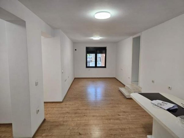 Tirane, jepet me qera ambjent biznesi Kati 2, 80 m² 800 Euro (21 Dhjetori)