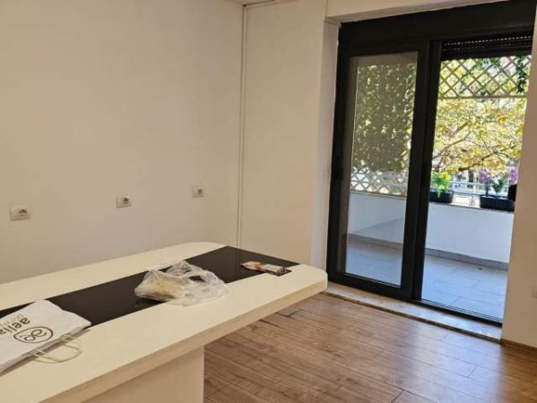 Tirane, jepet me qera ambjent biznesi Kati 2, 80 m² 800 Euro (21 Dhjetori)