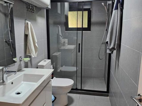 Tirane, jepet me qera ambjent biznesi Kati 2, 80 m² 800 Euro (21 Dhjetori)