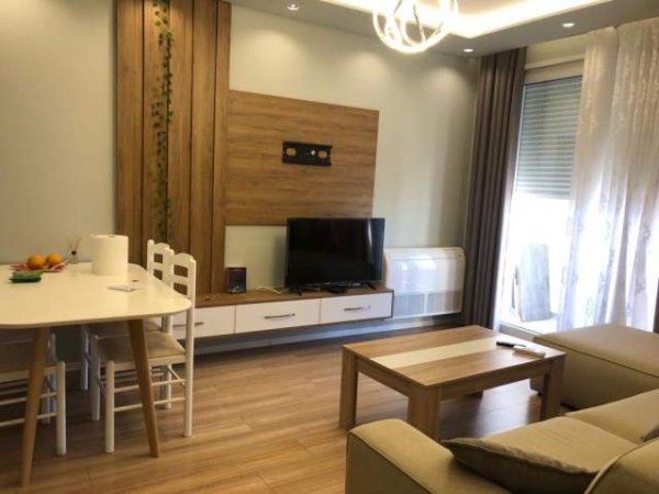 Tirane, jap me qera apartament 2+1 Kati 8, 95 m² 650 Euro (Fiori Di Bosko)
