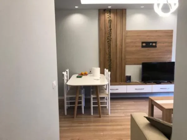 Tirane, jap me qera apartament 2+1 Kati 8, 95 m² 650 Euro (Fiori Di Bosko)