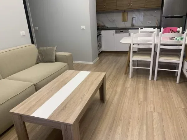 Tirane, jap me qera apartament 2+1 Kati 8, 95 m² 650 Euro (Fiori Di Bosko)