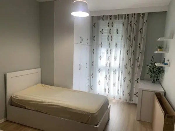 Tirane, jap me qera apartament 2+1 Kati 8, 95 m² 650 Euro (Fiori Di Bosko)