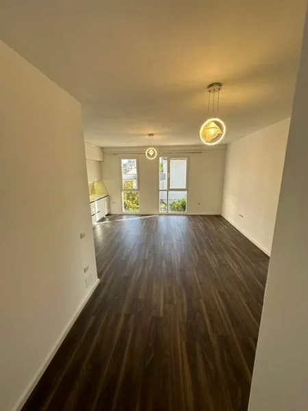 Tirane, jepet me qera zyre Kati 1, 210 m² 1.400 Euro (Fusha Aviacionit)