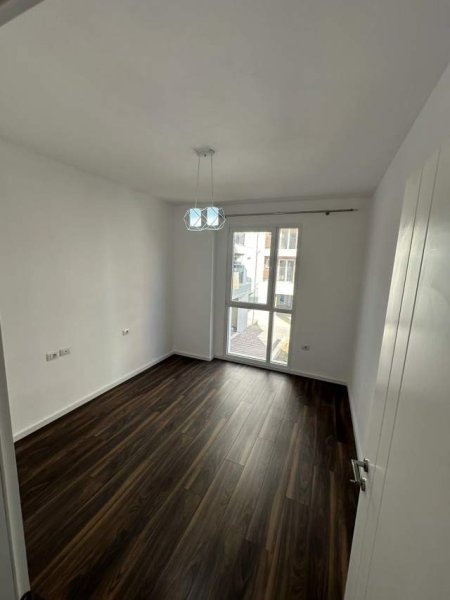 Tirane, jepet me qera zyre Kati 1, 100 m² 600 Euro (Fusha e Aviacionit)