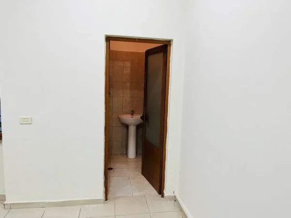 Tirane, ofert garsonier 65 m² 700 Euro