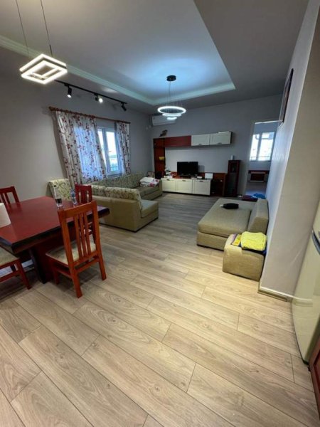 Tirane, jepet me qera apartament 1+1+BLK Kati 6, 140 m² 500 Euro (bill klinton)