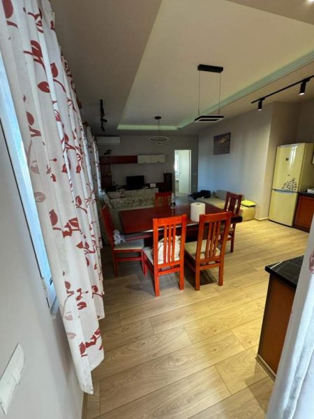 Tirane, jepet me qera apartament 1+1+BLK Kati 6, 140 m² 500 Euro (bill klinton)