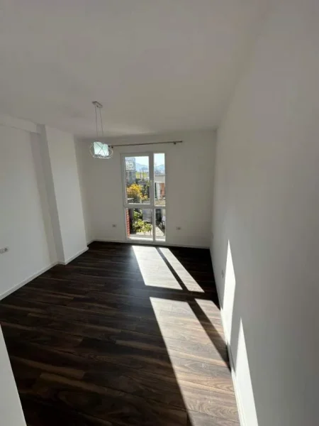 Tirane, jepet me qera apartament 2+1+A+BLK Kati 2, 107 m² 700 Euro (Fusha Aviacionit)