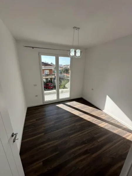 Tirane, jepet me qera apartament 2+1+A+BLK Kati 2, 107 m² 700 Euro (Fusha Aviacionit)