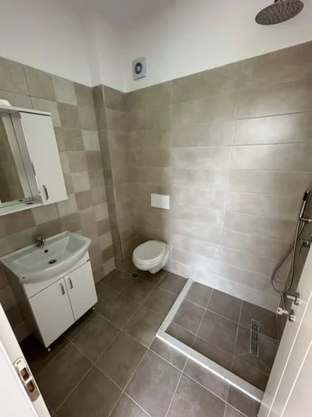 Tirane, jepet me qera apartament 2+1+A+BLK Kati 2, 107 m² 700 Euro (Fusha Aviacionit)