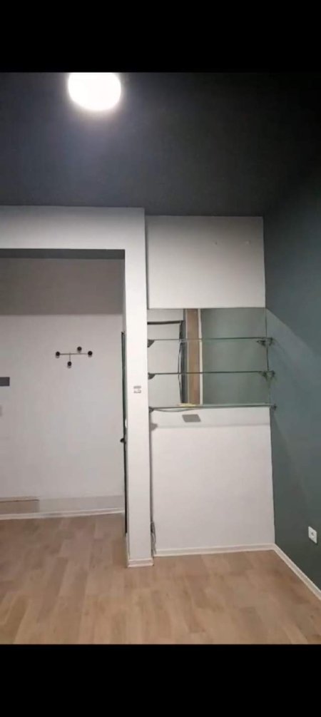 Tirane, jepet me qera zyre Kati 2, 21 m² 250 Euro (21 dhjetori)