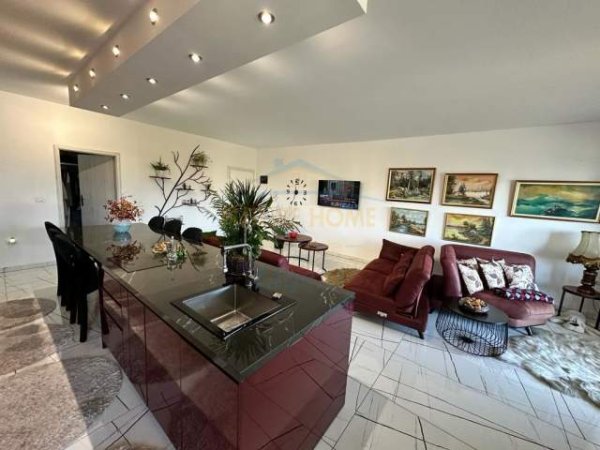 Tirane, shitet apartament 2+1 Kati 4, 136 m² 310.000 Euro (liqeni thate)