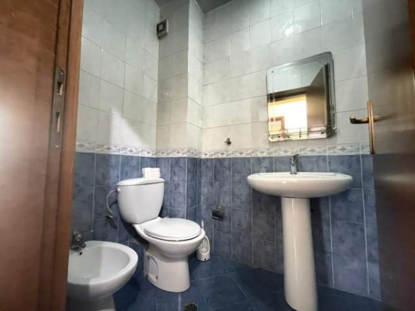 Tirane, jepet me qera apartament 1+1+BLK Kati 3, 59 m² 600 Euro (Bllok)