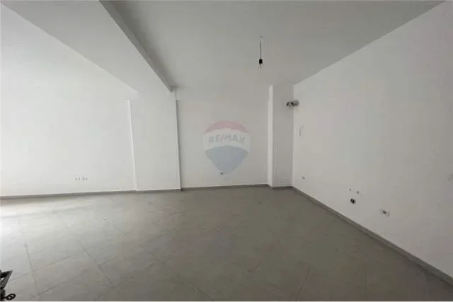 Tirane, jepet me qera apartament 2+1 Kati 6, 117 m² 500 Euro (Pallati me Shigjeta)