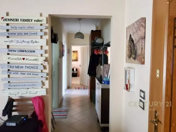 Tirane, jepet me qera apartament Kati 4, 96 m² 700 Euro