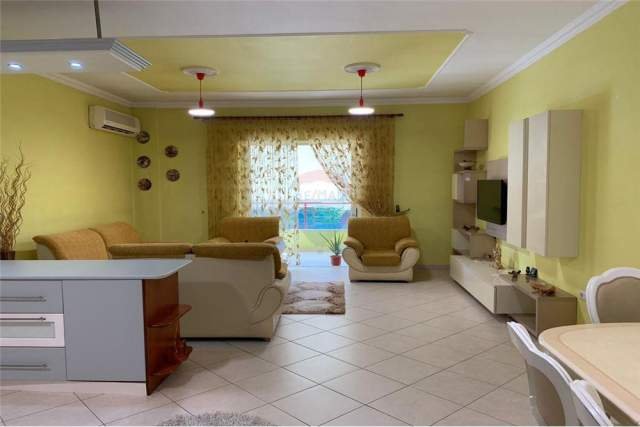 Tirane, jepet me qera 2+1 Kati 1, 127 m² 650 Euro (Komuna e Parisit)