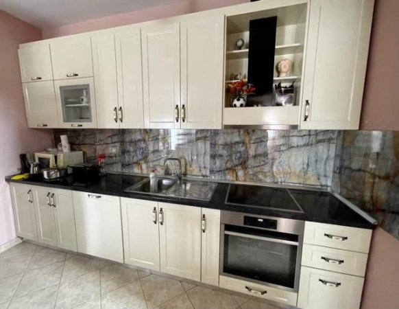 Tirane, jepet me qera apartament Kati 6, 76 m² 550 Euro (Mine Peza)